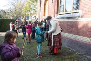 крутим веревку из шерсти